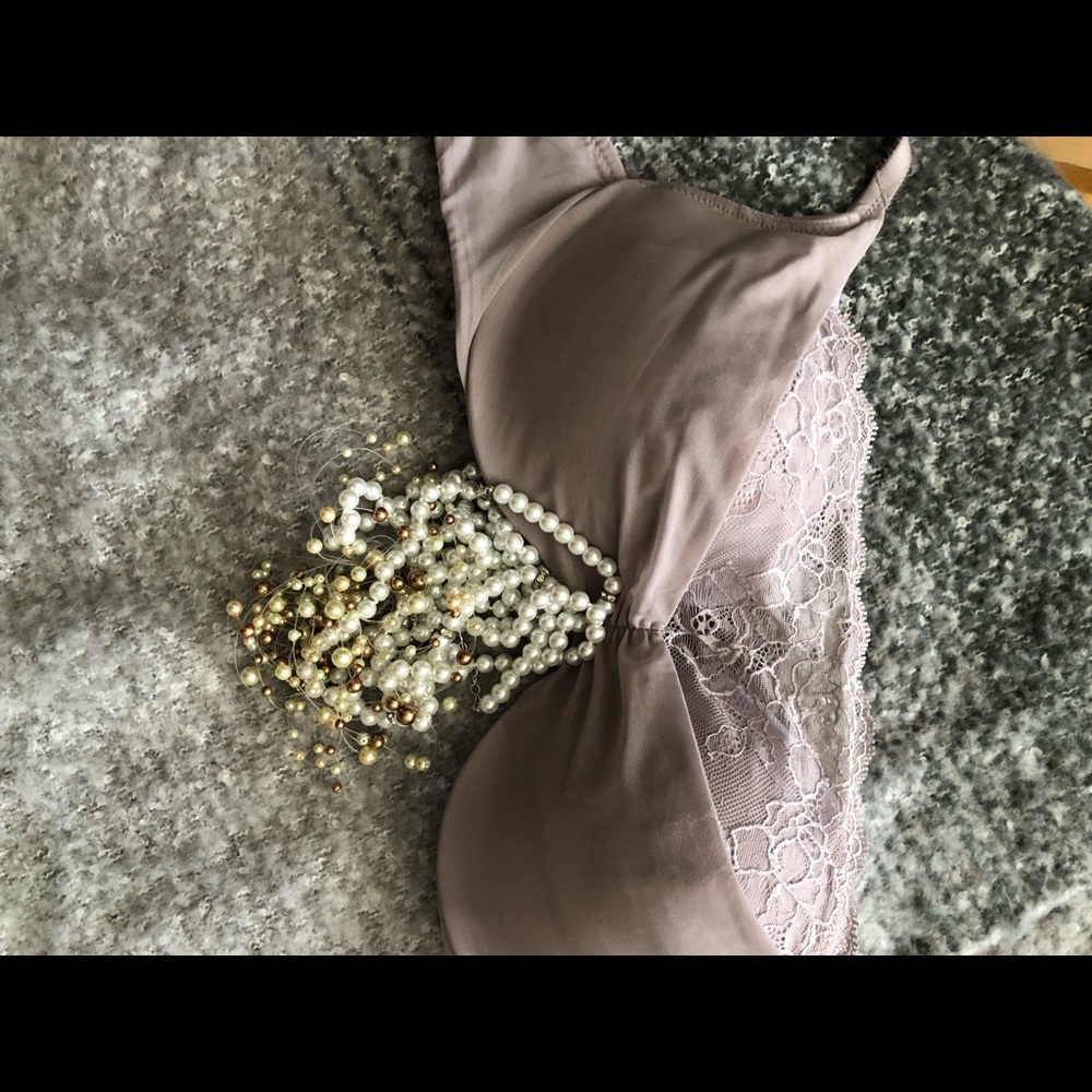 Sexy lace detailed light purple bra.